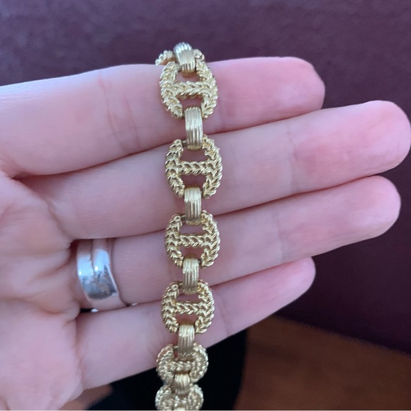 Vintage Anne Klein Gold tone textured Gold tone Links Necklace - Picture 6 of 7